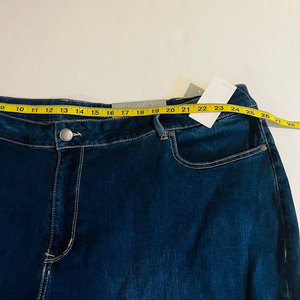 Avenue High Rise Girlfriend Cuff Hem Jeans Size 32 NWT - Picture 7 of 9